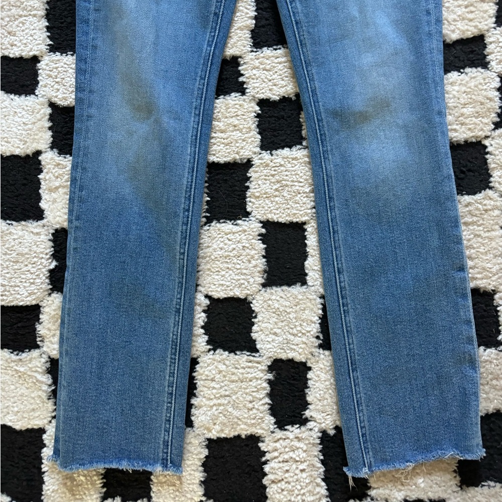 Mother - The Mid Rise Dazzler Ankle Fray Denim Jeans in Riding the Cliffside - Picture 7 of 10